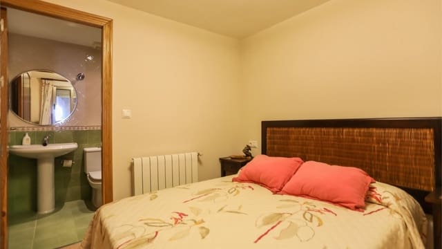 4 bedroom Apartment for sale in Playa de los Locos, Torrevieja with pool - € 650,000 (Ref: 9233555)