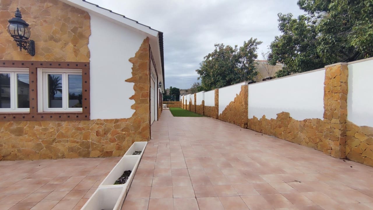 5 makuuhuone Maalaistalo myytävänä paikassa Muchamiel / Mutxamel mukana uima-altaan - 699 000 € (Ref: 9233556)