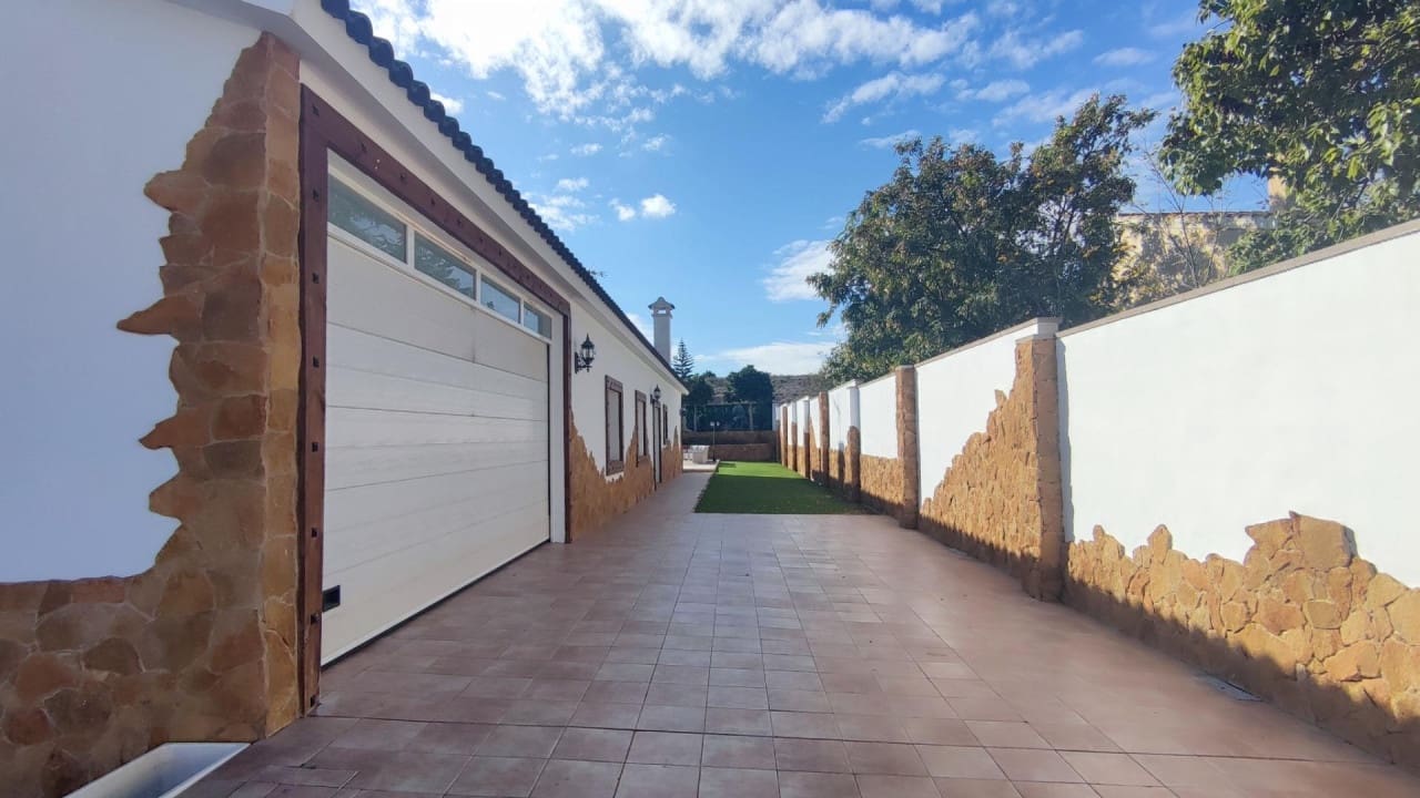 5 makuuhuone Maalaistalo myytävänä paikassa Muchamiel / Mutxamel mukana uima-altaan - 699 000 € (Ref: 9233556)