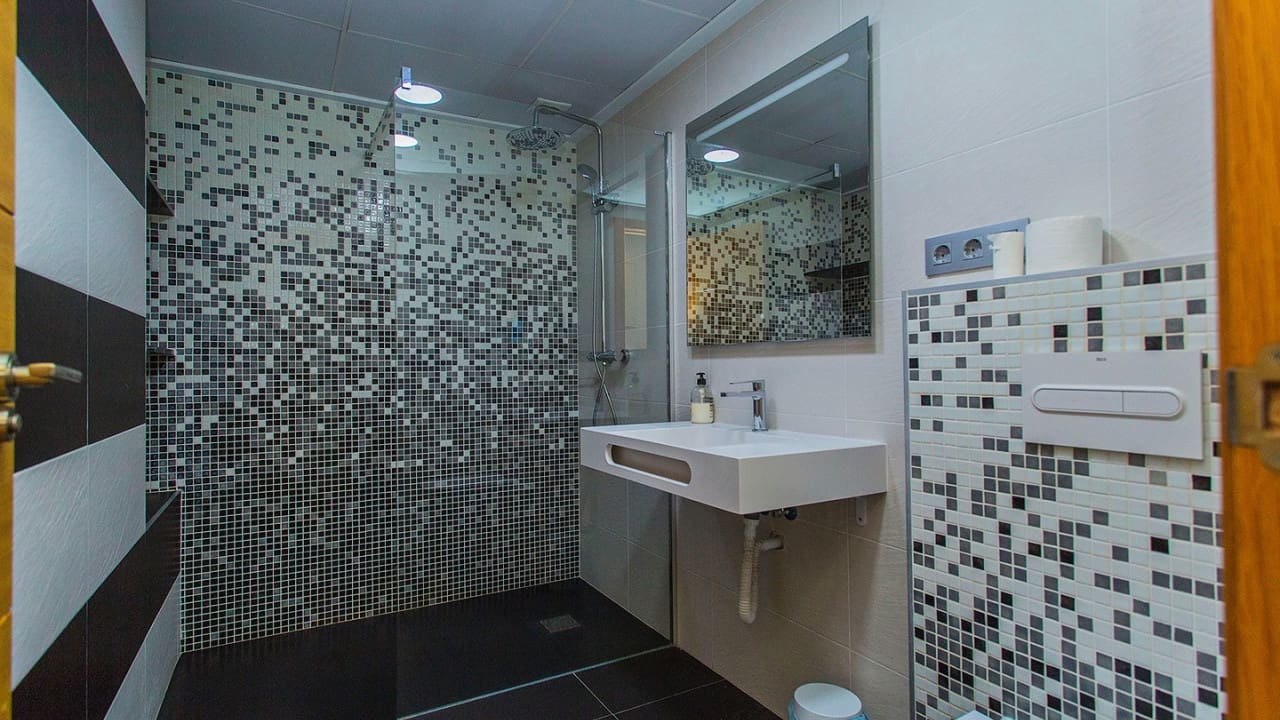 6 slaapkamer Villa te koop in Los Balcones met zwembad garage - € 850.000 (Ref: 9233562)