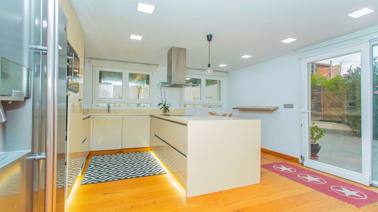 6 slaapkamer Villa te koop in Los Balcones met zwembad garage - € 850.000 (Ref: 9233562)