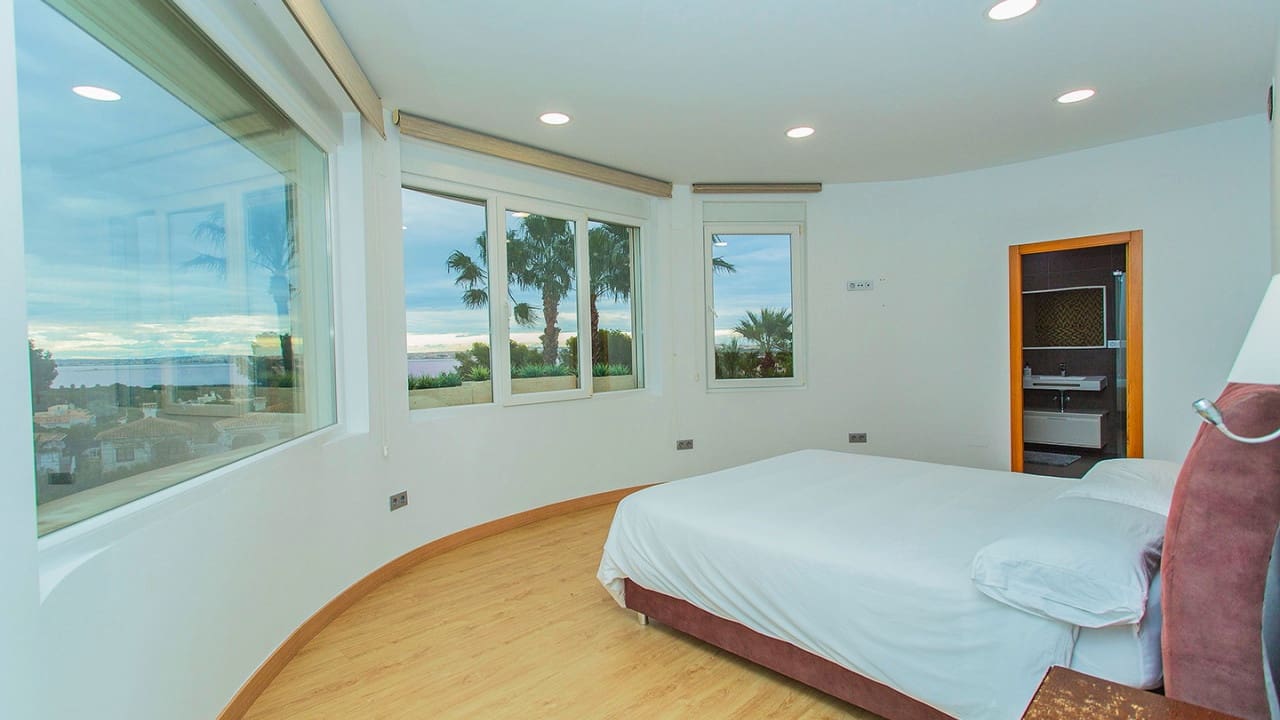 6 slaapkamer Villa te koop in Los Balcones met zwembad garage - € 850.000 (Ref: 9233562)