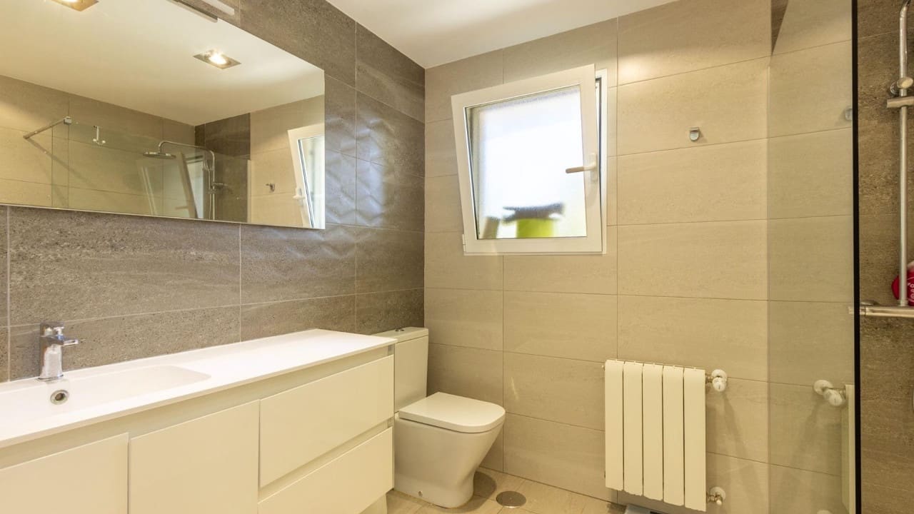 5 sovrum Villa till salu i Rebolledo med pool - 725 000 € (Ref: 9233574)