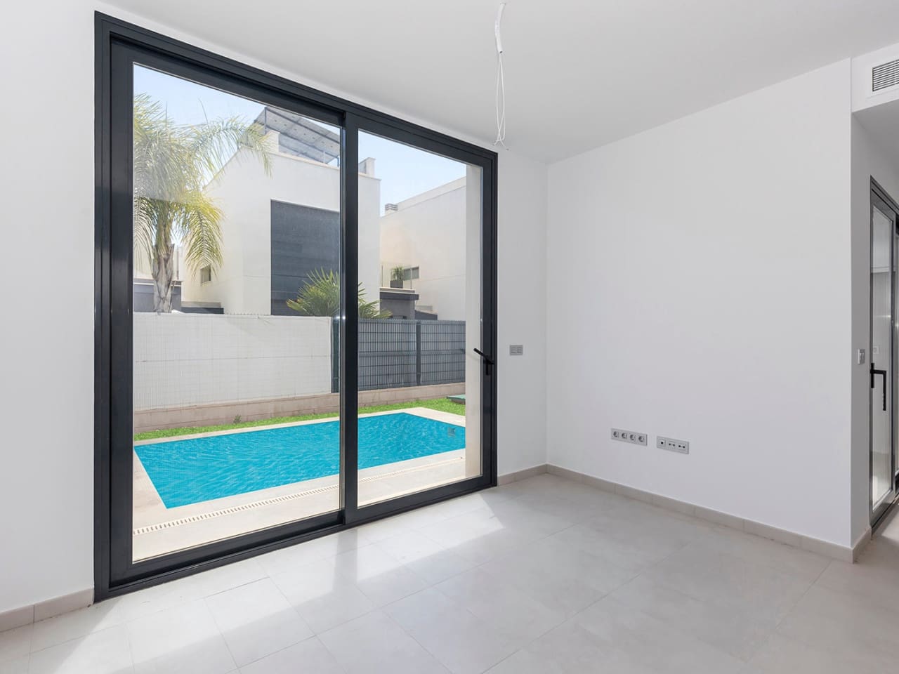 Chalet de 3 habitaciones en Orihuela Costa en venta con piscina - 319.000 € (Ref: 9233588)