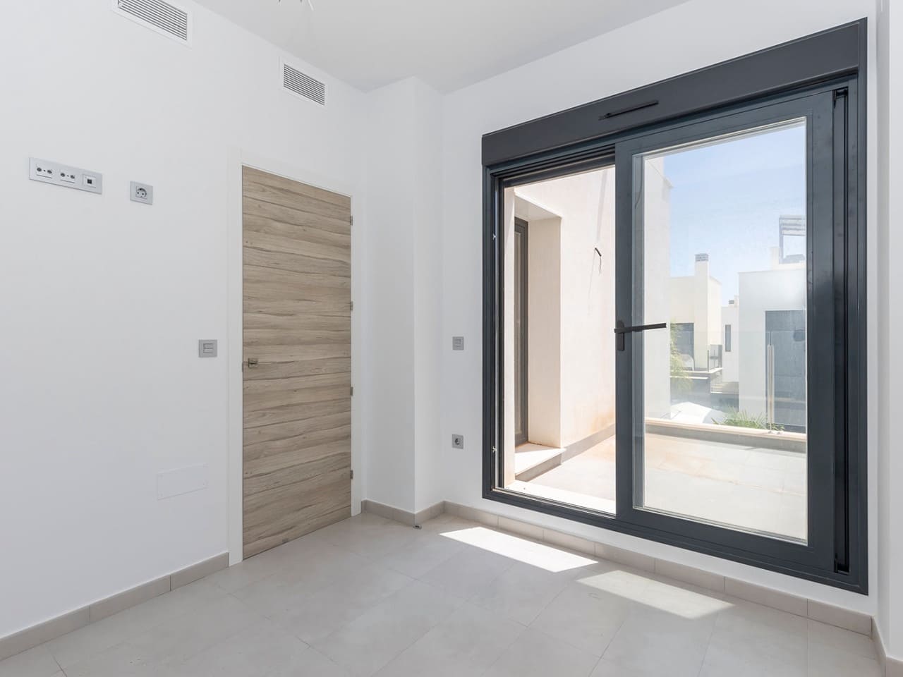 Chalet de 3 habitaciones en Orihuela Costa en venta con piscina - 319.000 € (Ref: 9233588)