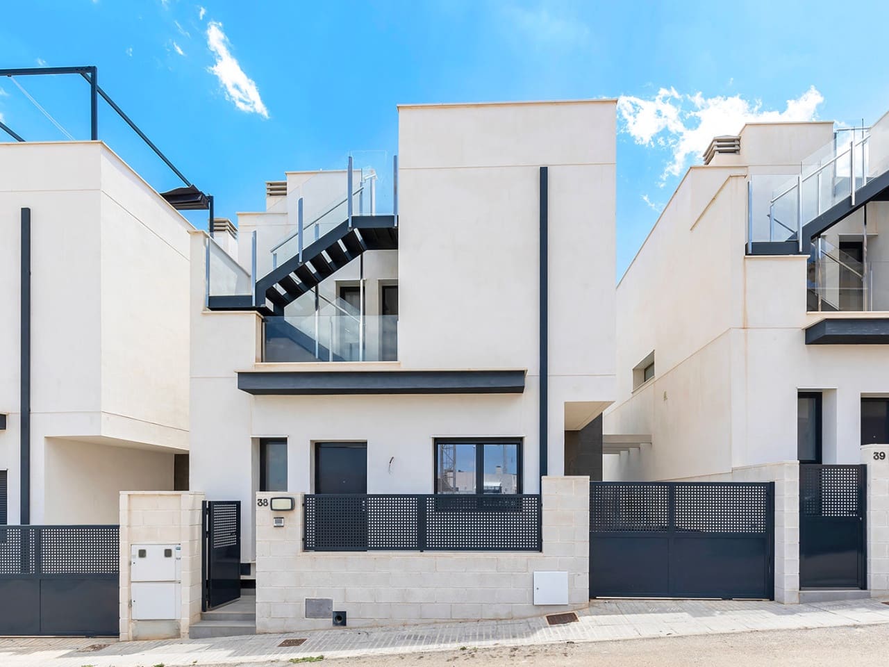 Chalet de 3 habitaciones en Orihuela Costa en venta con piscina - 319.000 € (Ref: 9233588)