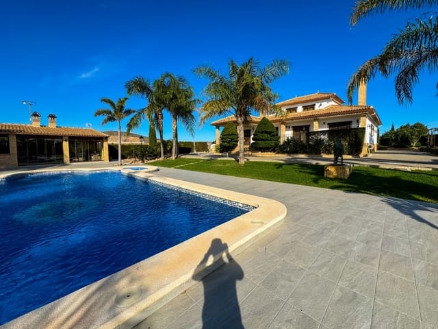 5 soveværelse Finca/Landehus til salg i Orihuela med swimmingpool garage - € 850.000 (Ref: 9233603)