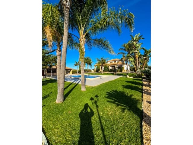 5 soveværelse Finca/Landehus til salg i Orihuela med swimmingpool garage - € 850.000 (Ref: 9233603)