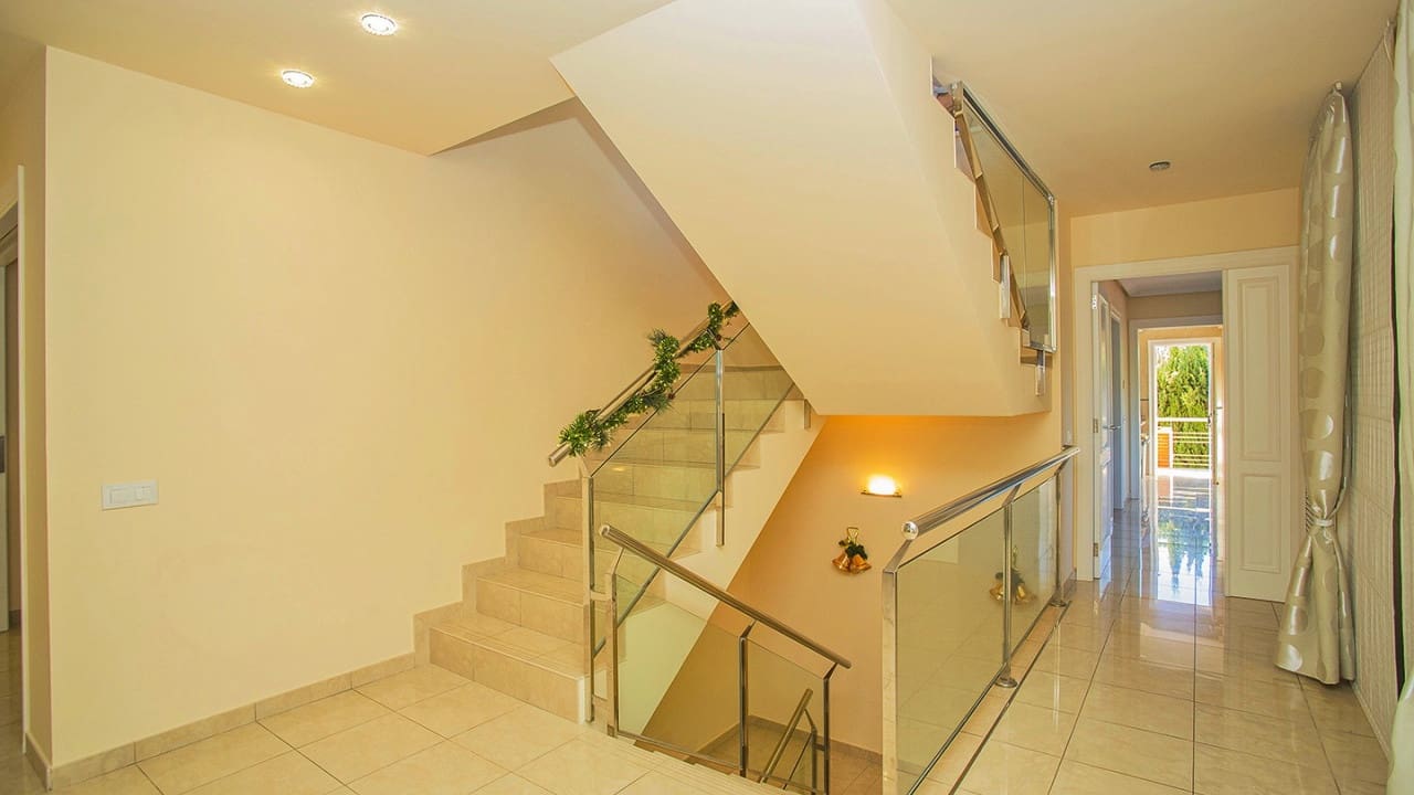 7 soverom Villa til salgs i Benidorm med svømmebasseng - € 1 595 000 (Ref: 9233613)