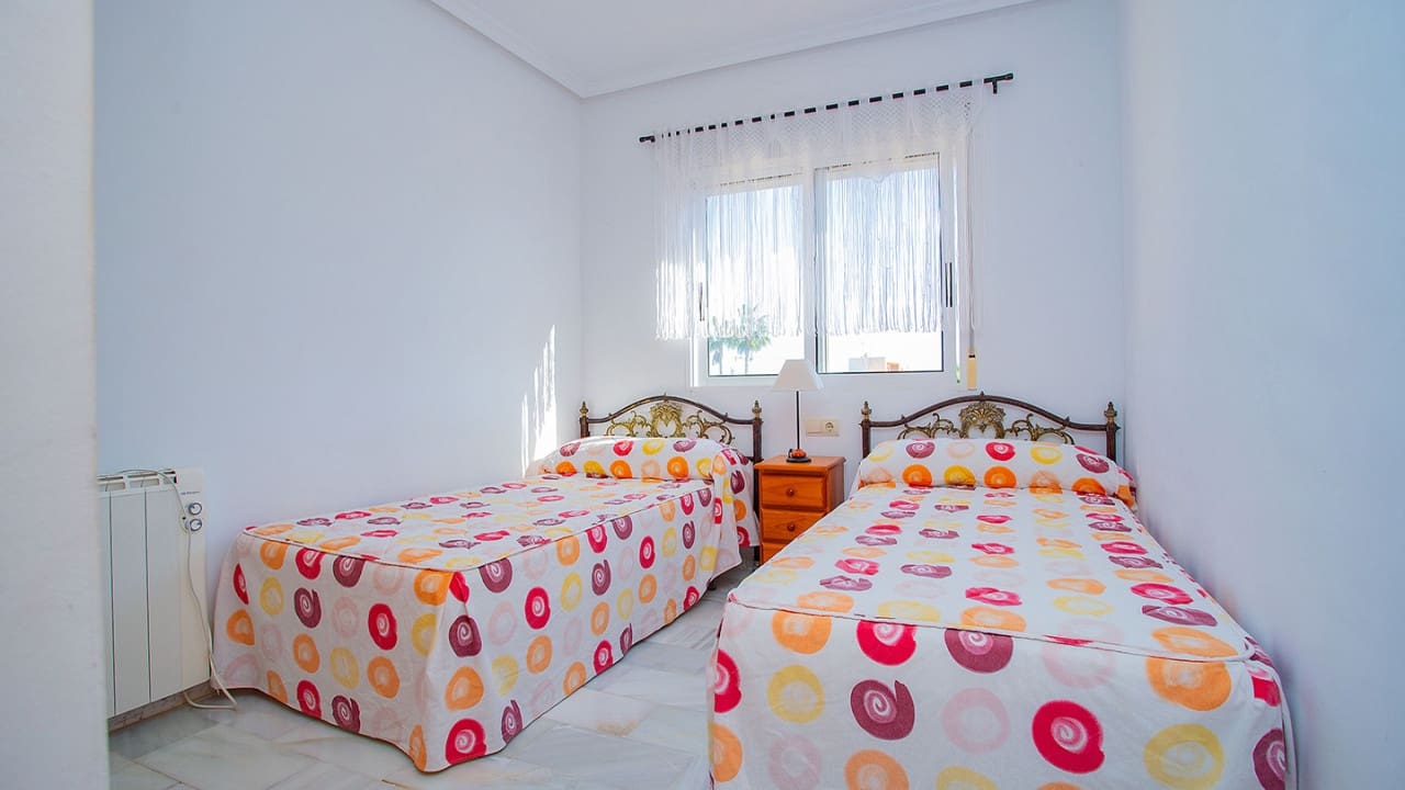 4 slaapkamer Villa te koop in Torrevieja met zwembad garage - € 869.000 (Ref: 9233618)