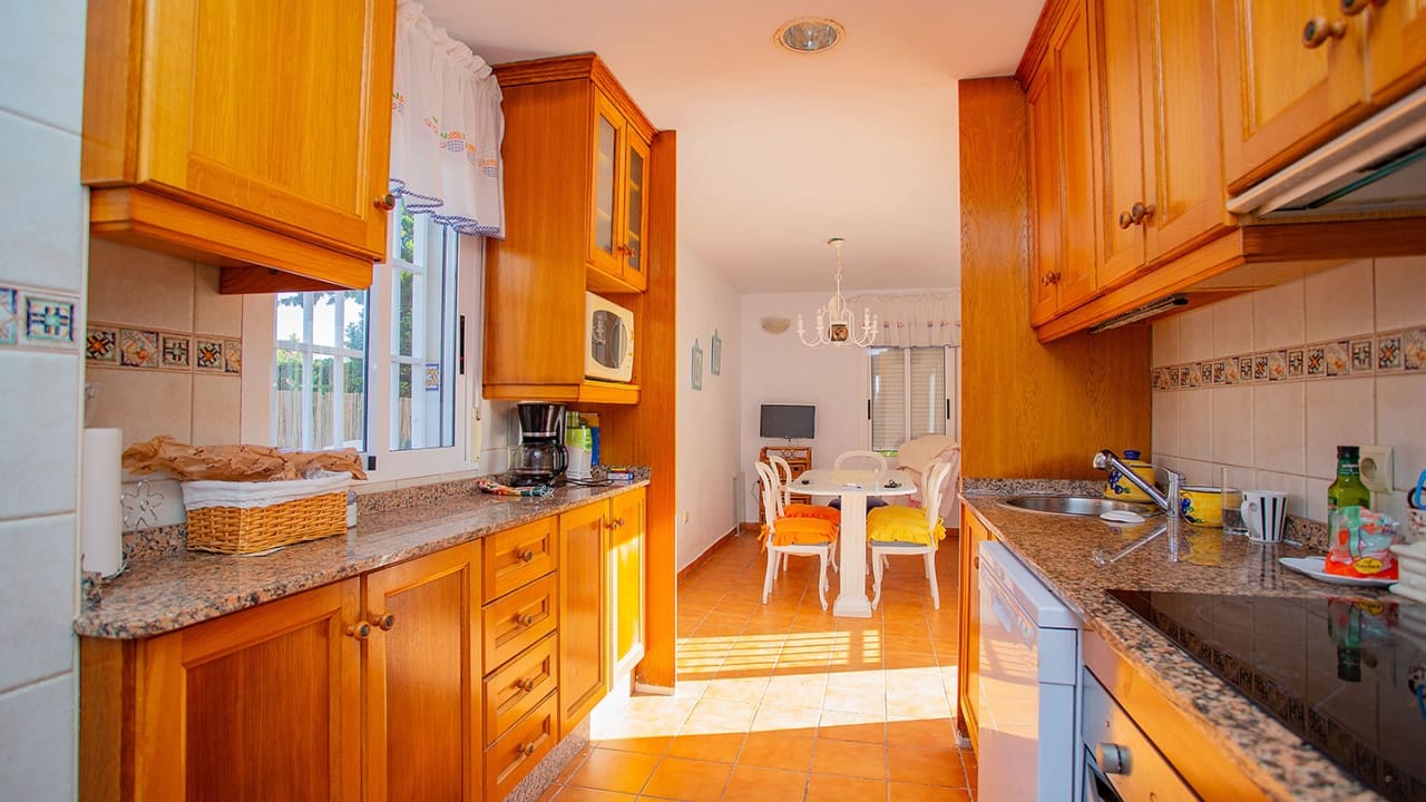 4 slaapkamer Villa te koop in Torrevieja met zwembad garage - € 869.000 (Ref: 9233618)