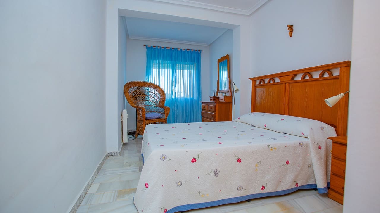 4 slaapkamer Villa te koop in Torrevieja met zwembad garage - € 869.000 (Ref: 9233618)