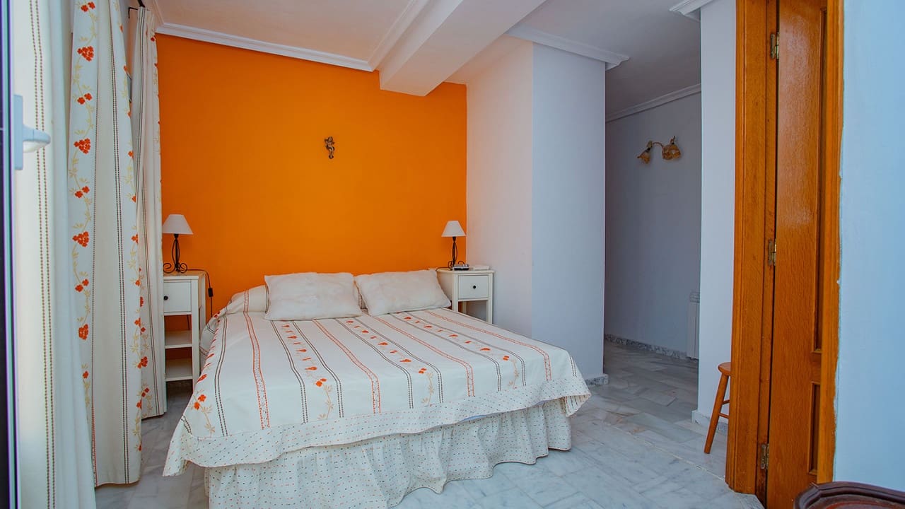 4 slaapkamer Villa te koop in Torrevieja met zwembad garage - € 869.000 (Ref: 9233618)