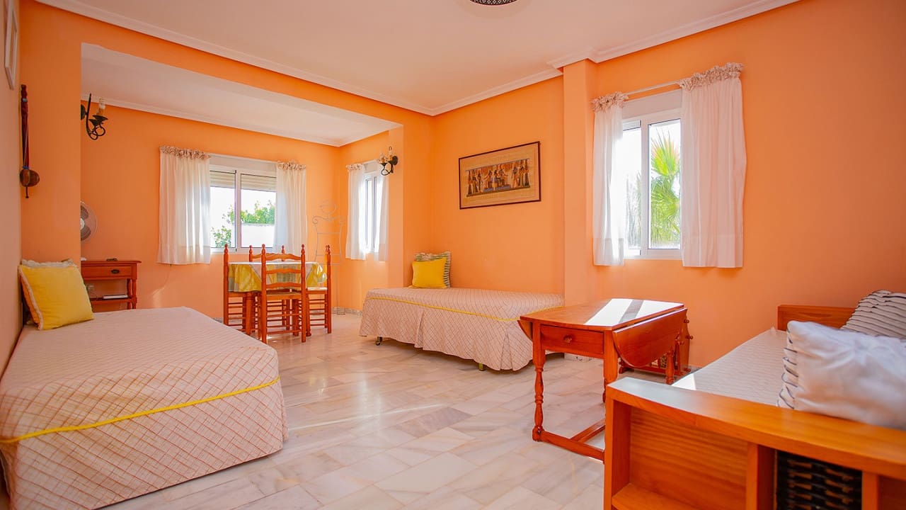 4 slaapkamer Villa te koop in Torrevieja met zwembad garage - € 869.000 (Ref: 9233618)