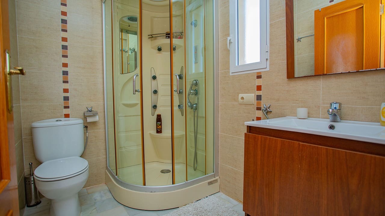 4 slaapkamer Villa te koop in Torrevieja met zwembad garage - € 869.000 (Ref: 9233618)