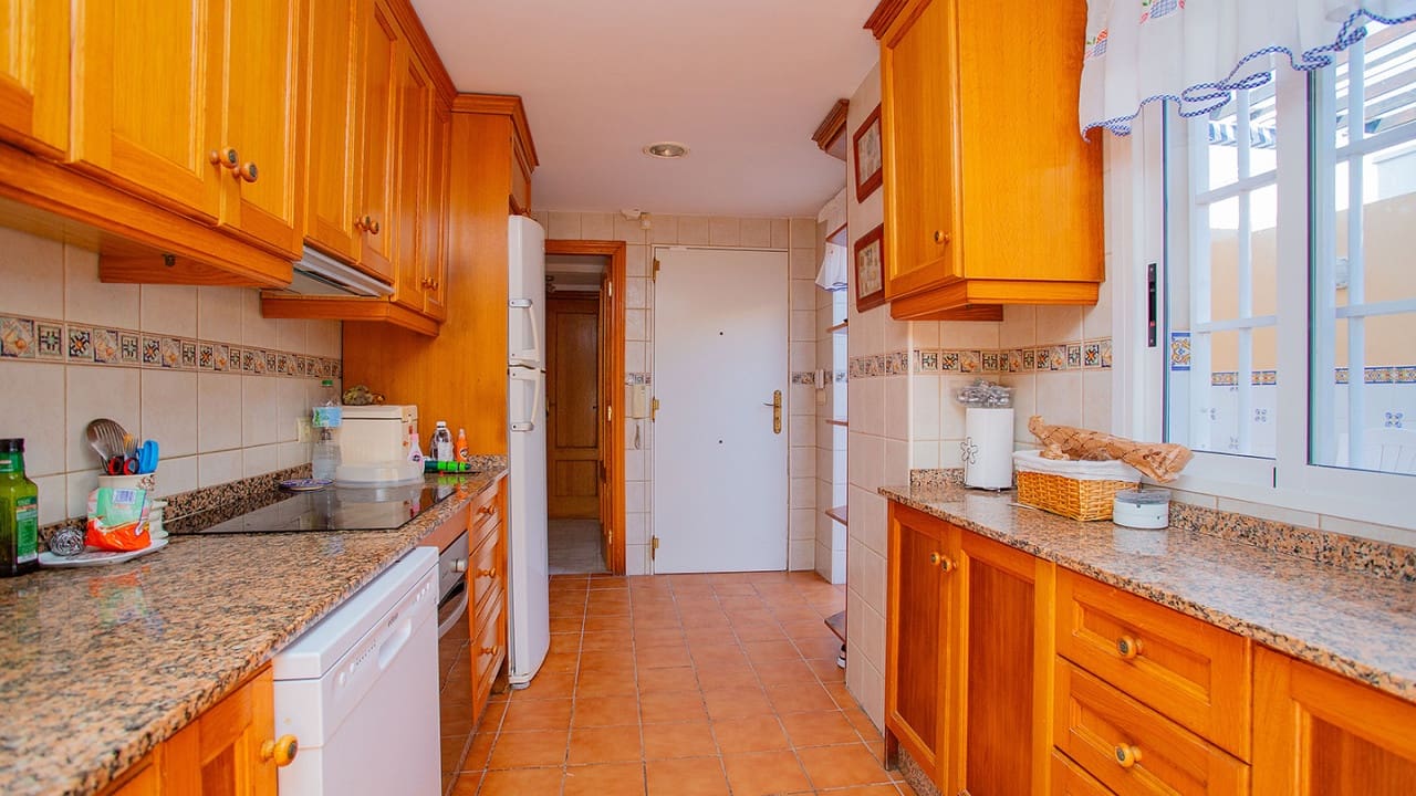4 slaapkamer Villa te koop in Torrevieja met zwembad garage - € 869.000 (Ref: 9233618)