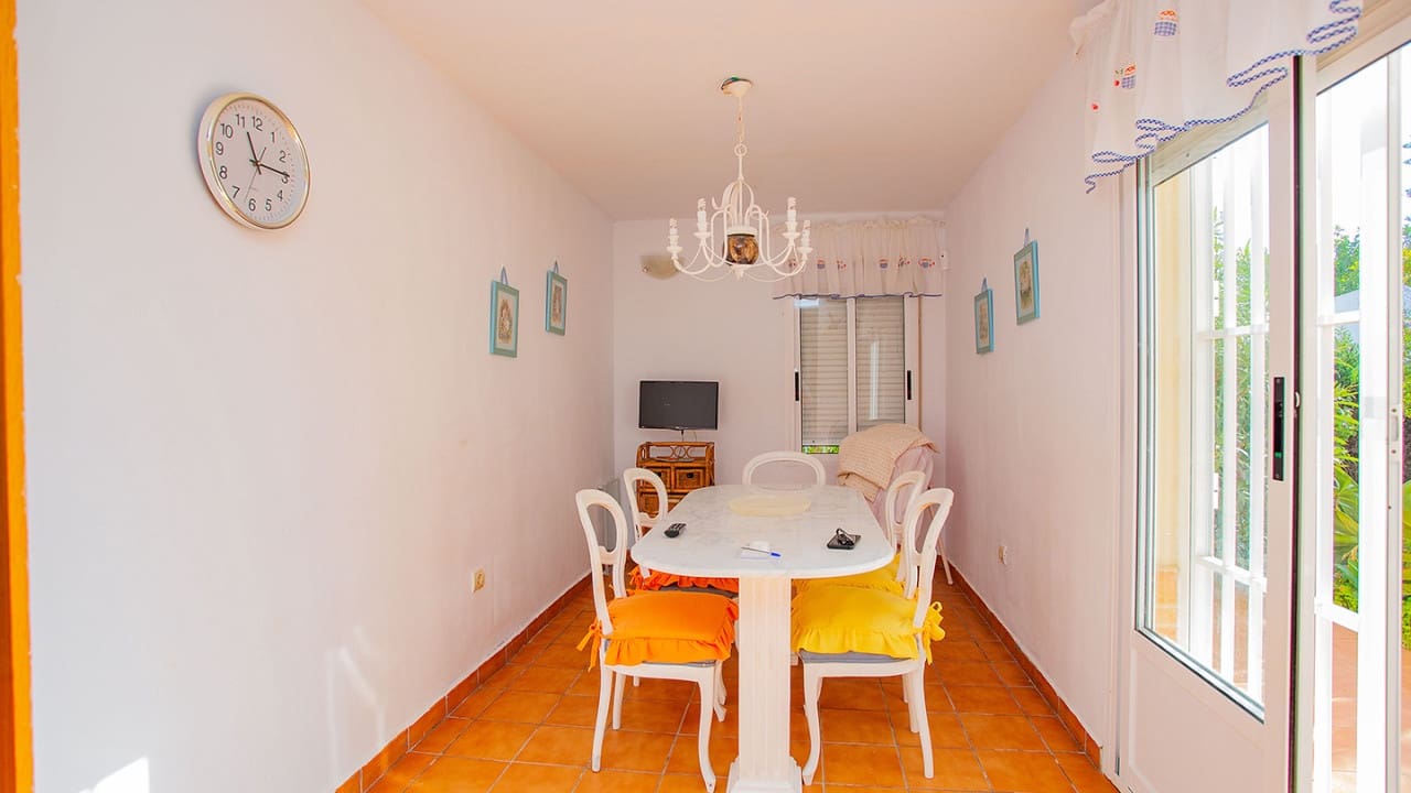 4 slaapkamer Villa te koop in Torrevieja met zwembad garage - € 869.000 (Ref: 9233618)