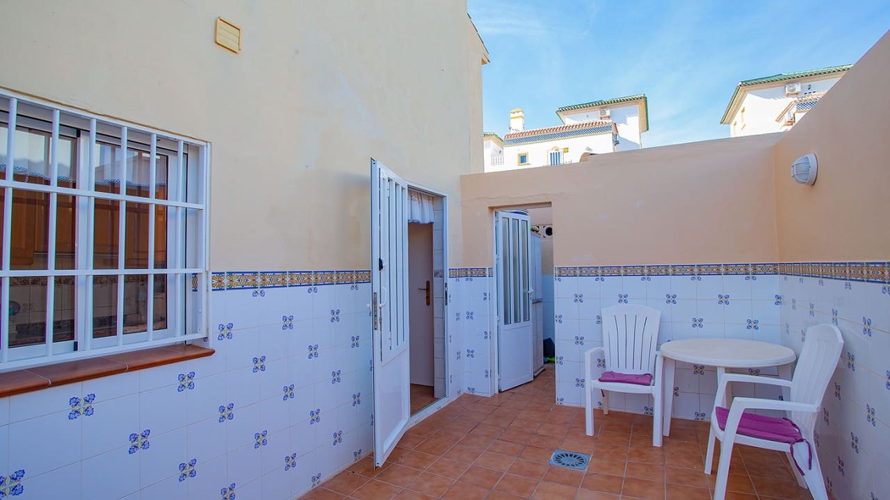 4 slaapkamer Villa te koop in Torrevieja met zwembad garage - € 869.000 (Ref: 9233618)
