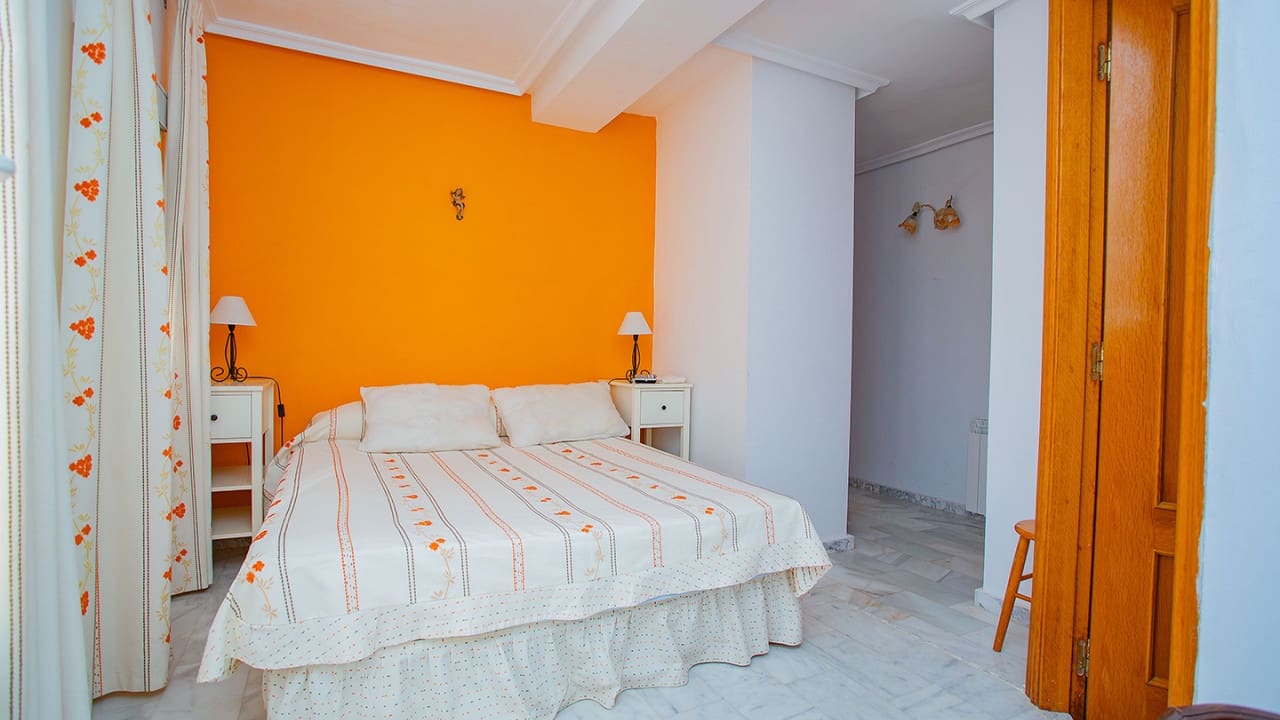 4 slaapkamer Villa te koop in Torrevieja met zwembad garage - € 869.000 (Ref: 9233618)