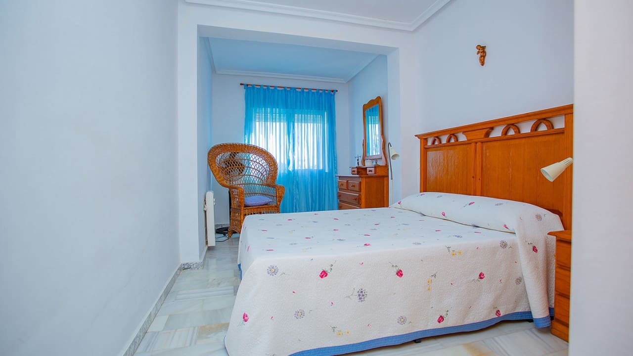 4 slaapkamer Villa te koop in Torrevieja met zwembad garage - € 869.000 (Ref: 9233618)