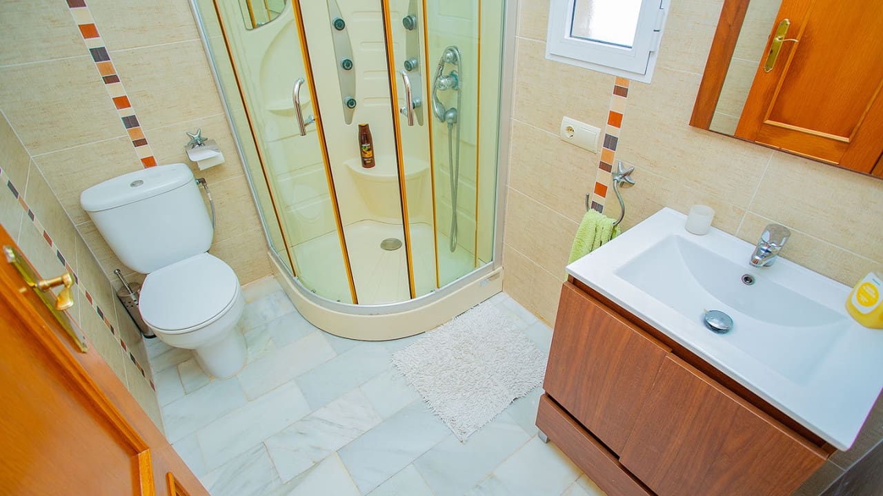 4 slaapkamer Villa te koop in Torrevieja met zwembad garage - € 869.000 (Ref: 9233618)