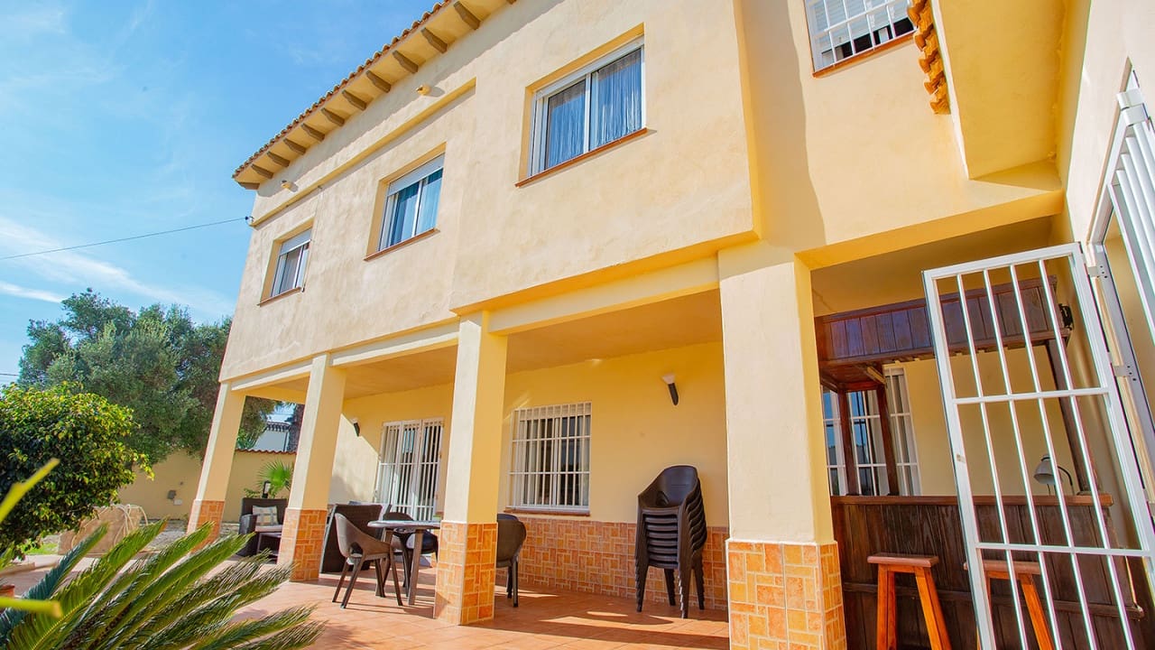 4 slaapkamer Villa te koop in Torrevieja met zwembad garage - € 869.000 (Ref: 9233618)