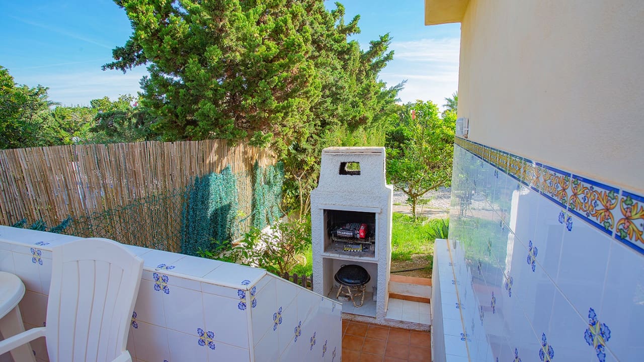 4 slaapkamer Villa te koop in Torrevieja met zwembad garage - € 869.000 (Ref: 9233618)