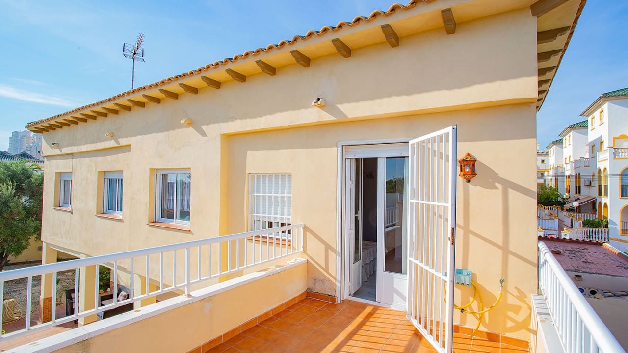 4 slaapkamer Villa te koop in Torrevieja met zwembad garage - € 869.000 (Ref: 9233618)