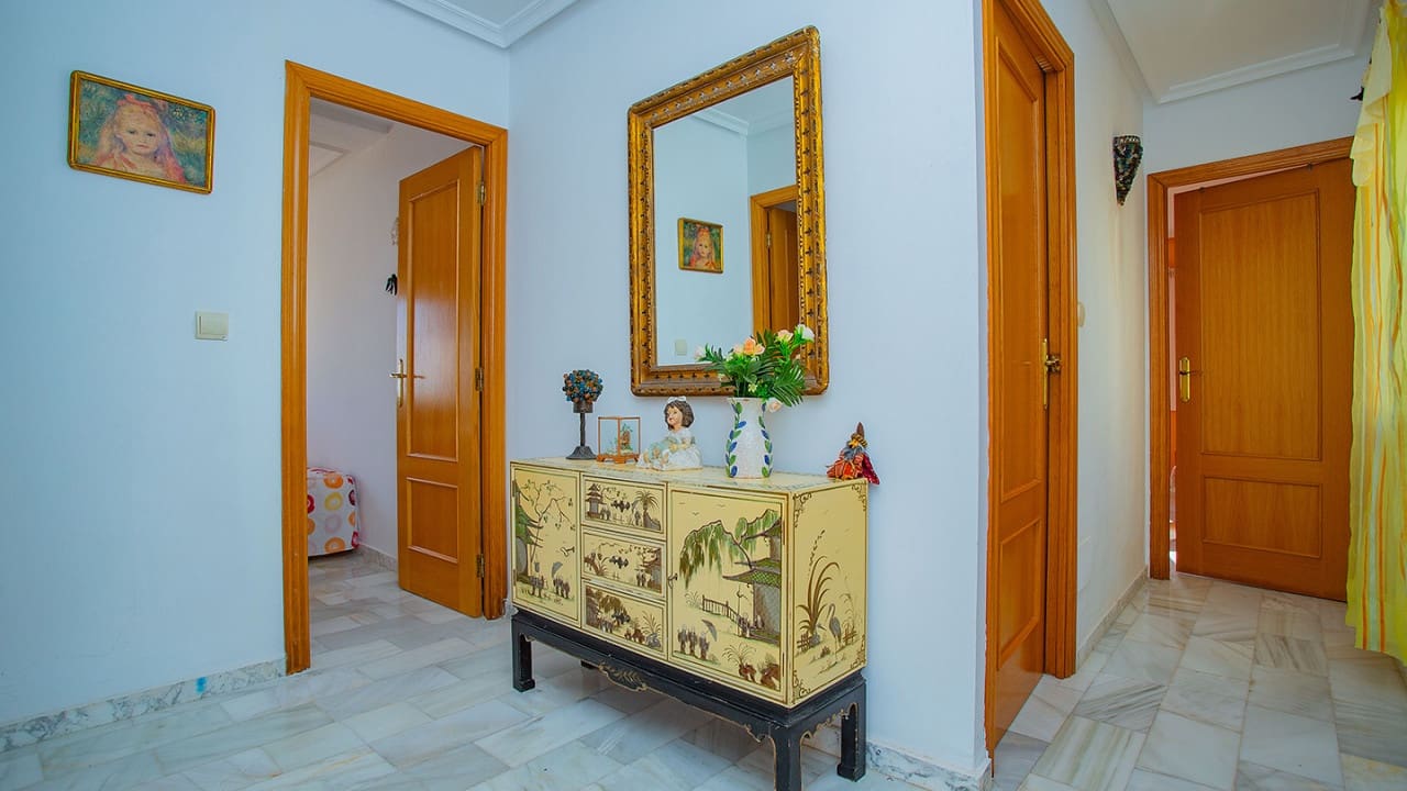 4 slaapkamer Villa te koop in Torrevieja met zwembad garage - € 869.000 (Ref: 9233618)