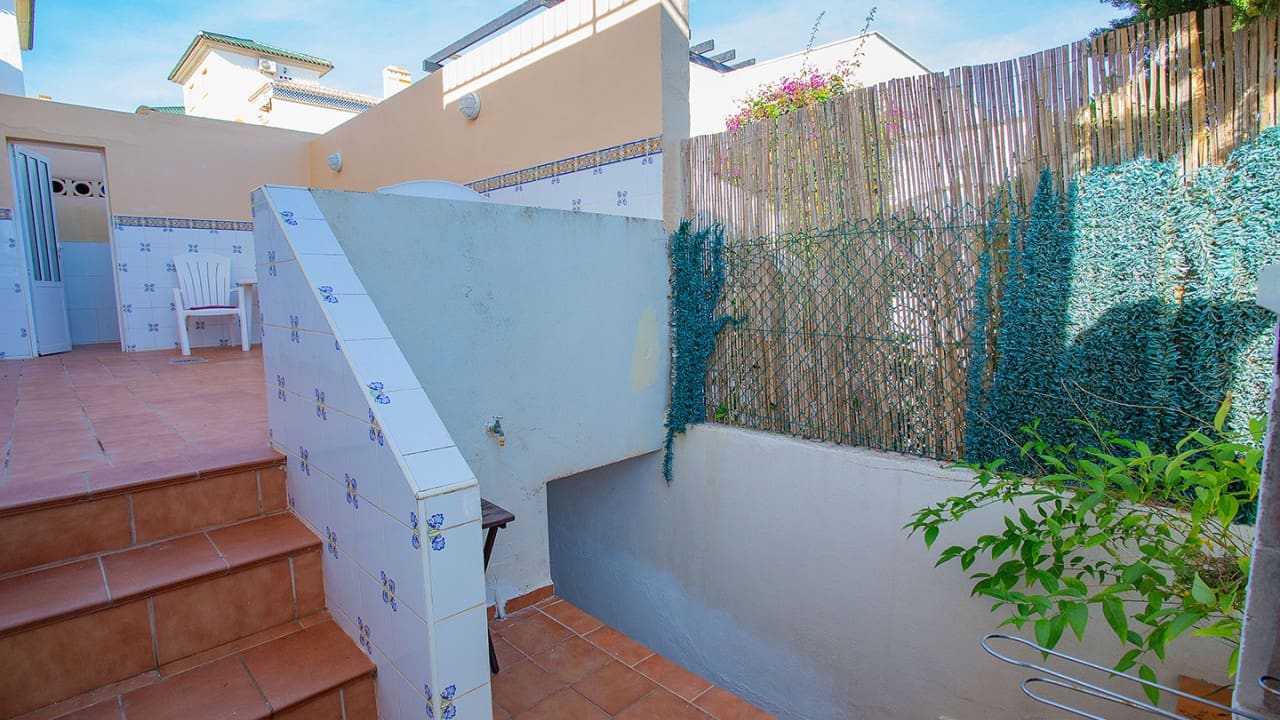 4 slaapkamer Villa te koop in Torrevieja met zwembad garage - € 869.000 (Ref: 9233618)