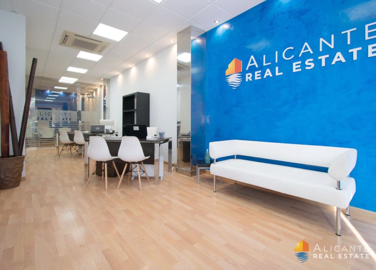 2 Zimmer Apartment zu verkaufen in Villamartin mit Pool - 232.000 € (Ref: 9233619)