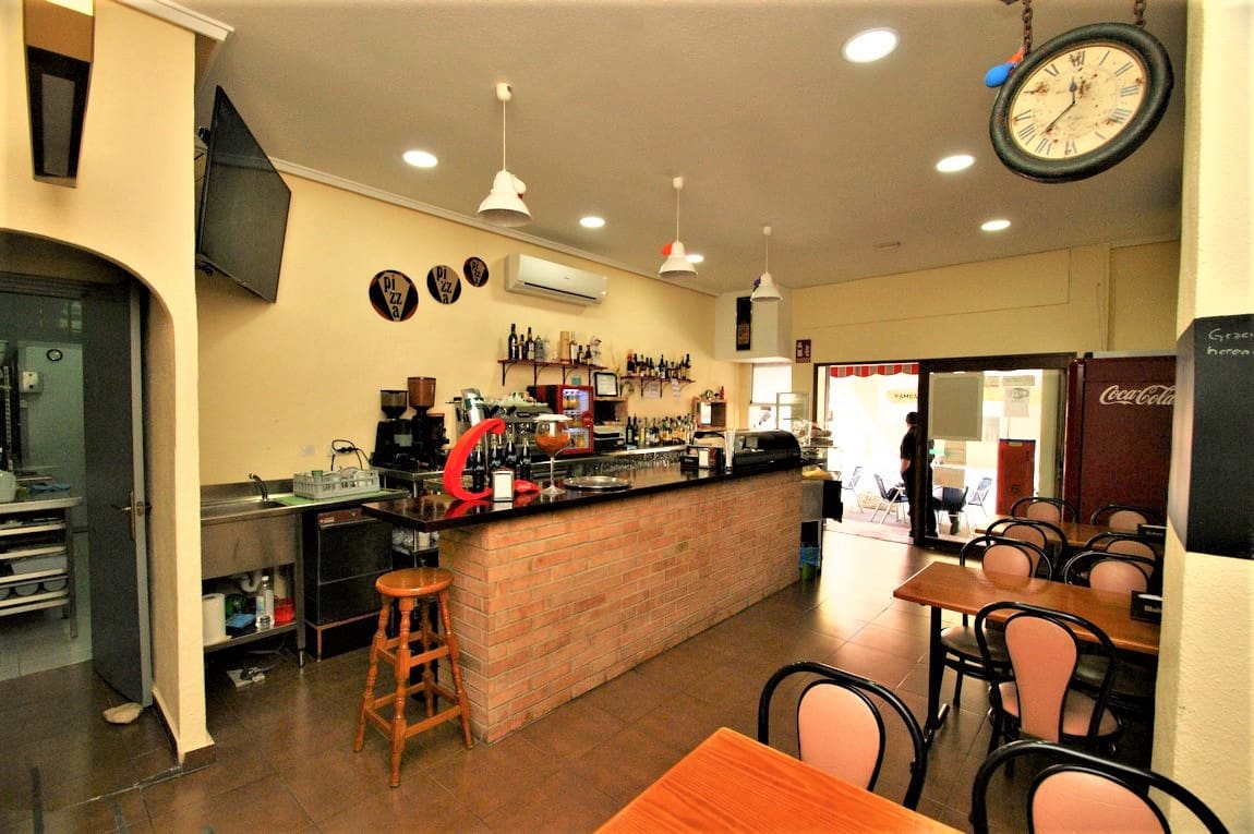 1 makuuhuone Kaupallinen myytävänä paikassa Torrevieja - 127 500 € (Ref: 9233626)