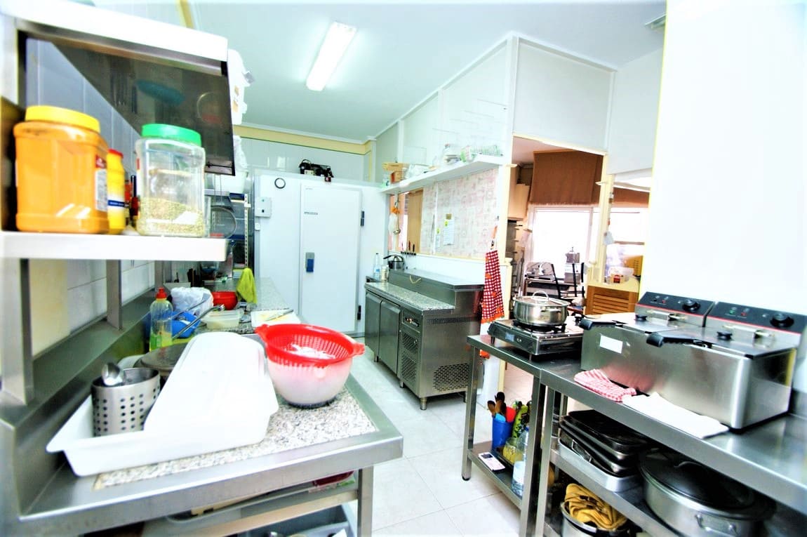 1 makuuhuone Kaupallinen myytävänä paikassa Torrevieja - 127 500 € (Ref: 9233626)