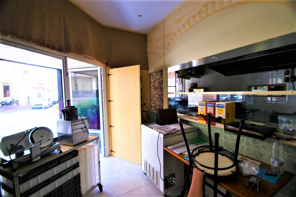 1 makuuhuone Kaupallinen myytävänä paikassa Torrevieja - 127 500 € (Ref: 9233626)