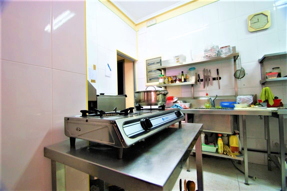 1 makuuhuone Kaupallinen myytävänä paikassa Torrevieja - 127 500 € (Ref: 9233626)