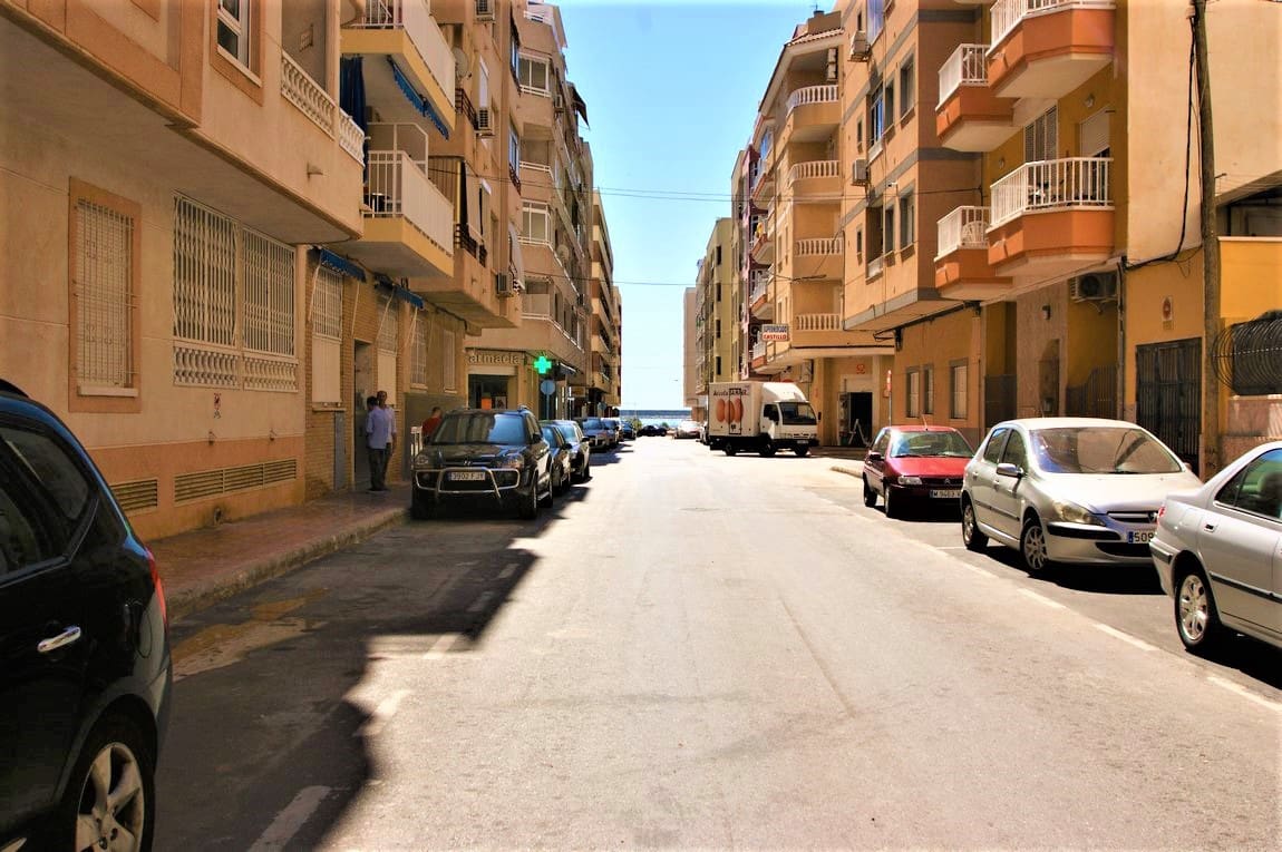 1 makuuhuone Kaupallinen myytävänä paikassa Torrevieja - 127 500 € (Ref: 9233626)