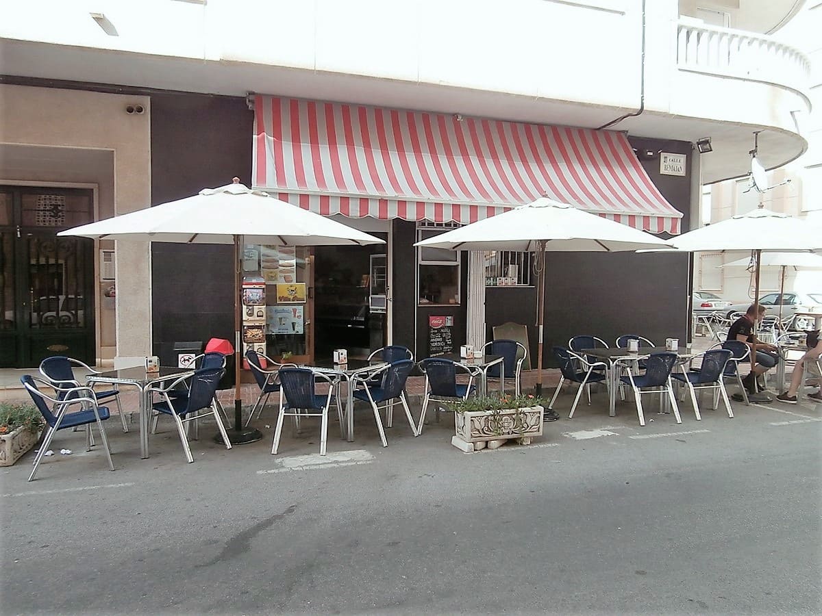 1 makuuhuone Kaupallinen myytävänä paikassa Torrevieja - 127 500 € (Ref: 9233626)