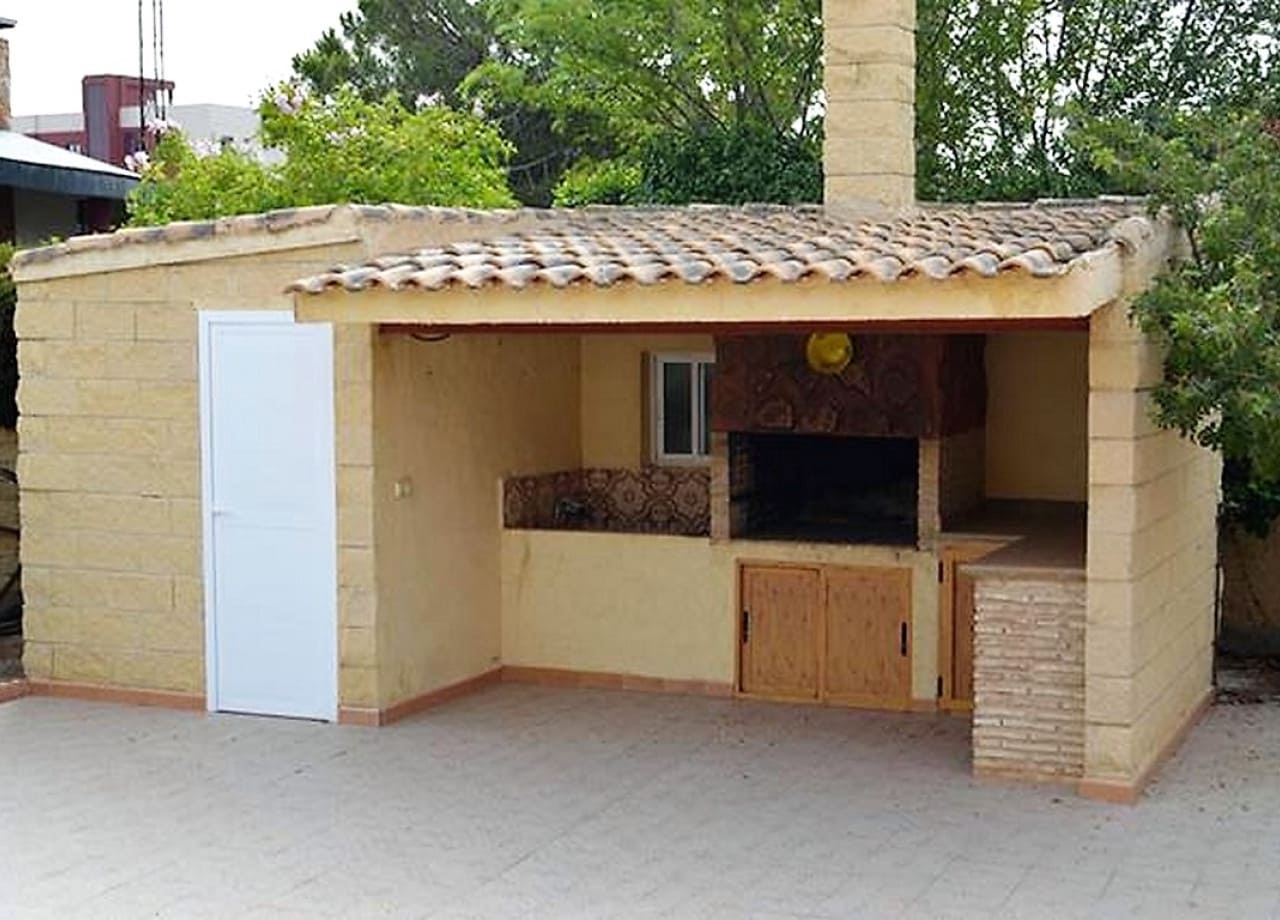 4 slaapkamer Villa te koop in Campoamor met zwembad garage - € 699.000 (Ref: 9233627)