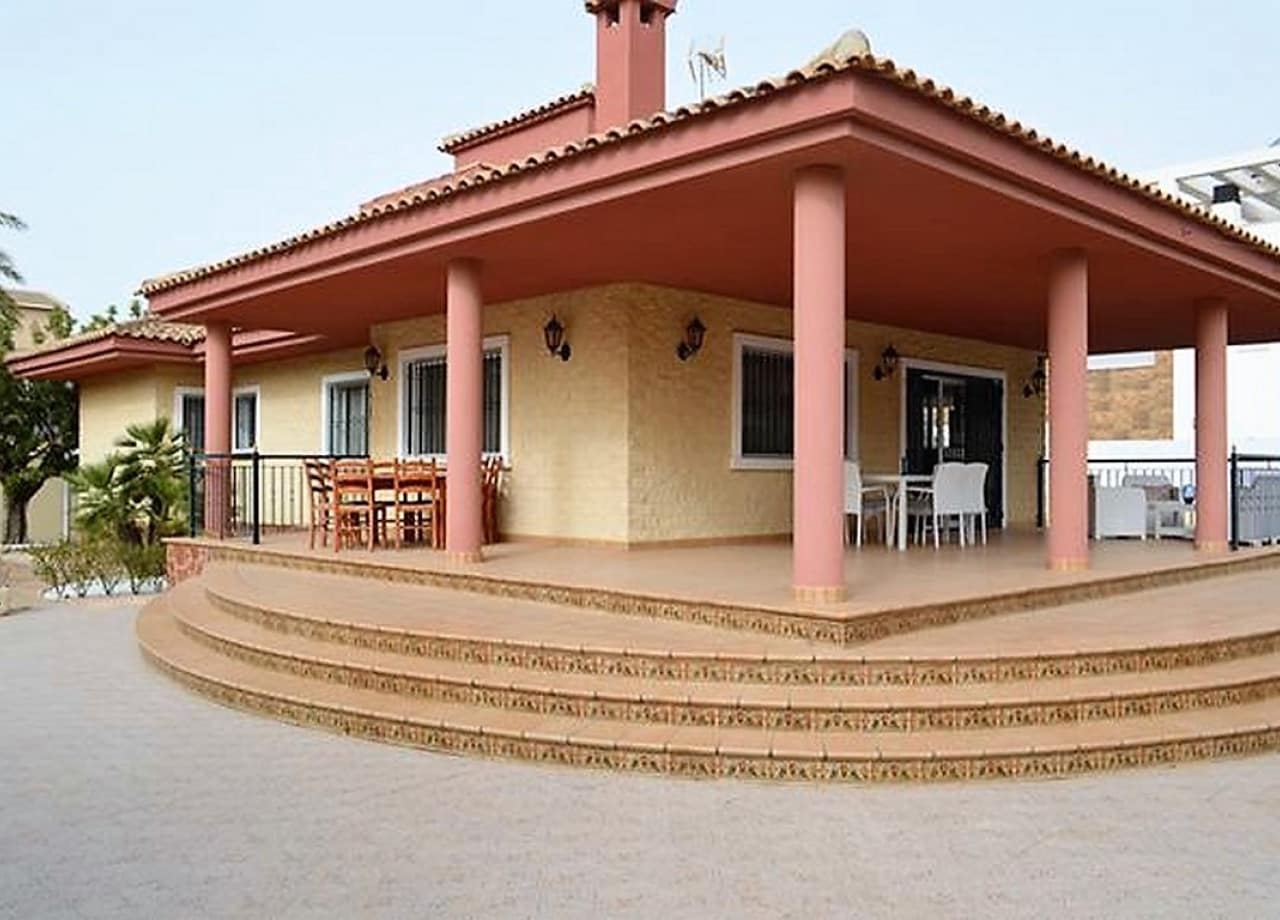 4 slaapkamer Villa te koop in Campoamor met zwembad garage - € 699.000 (Ref: 9233627)