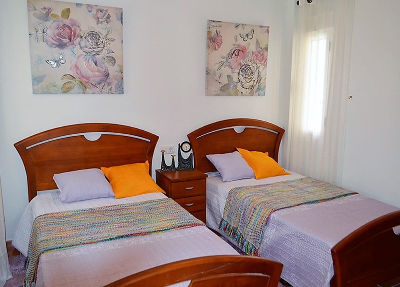 4 slaapkamer Villa te koop in Campoamor met zwembad garage - € 699.000 (Ref: 9233627)