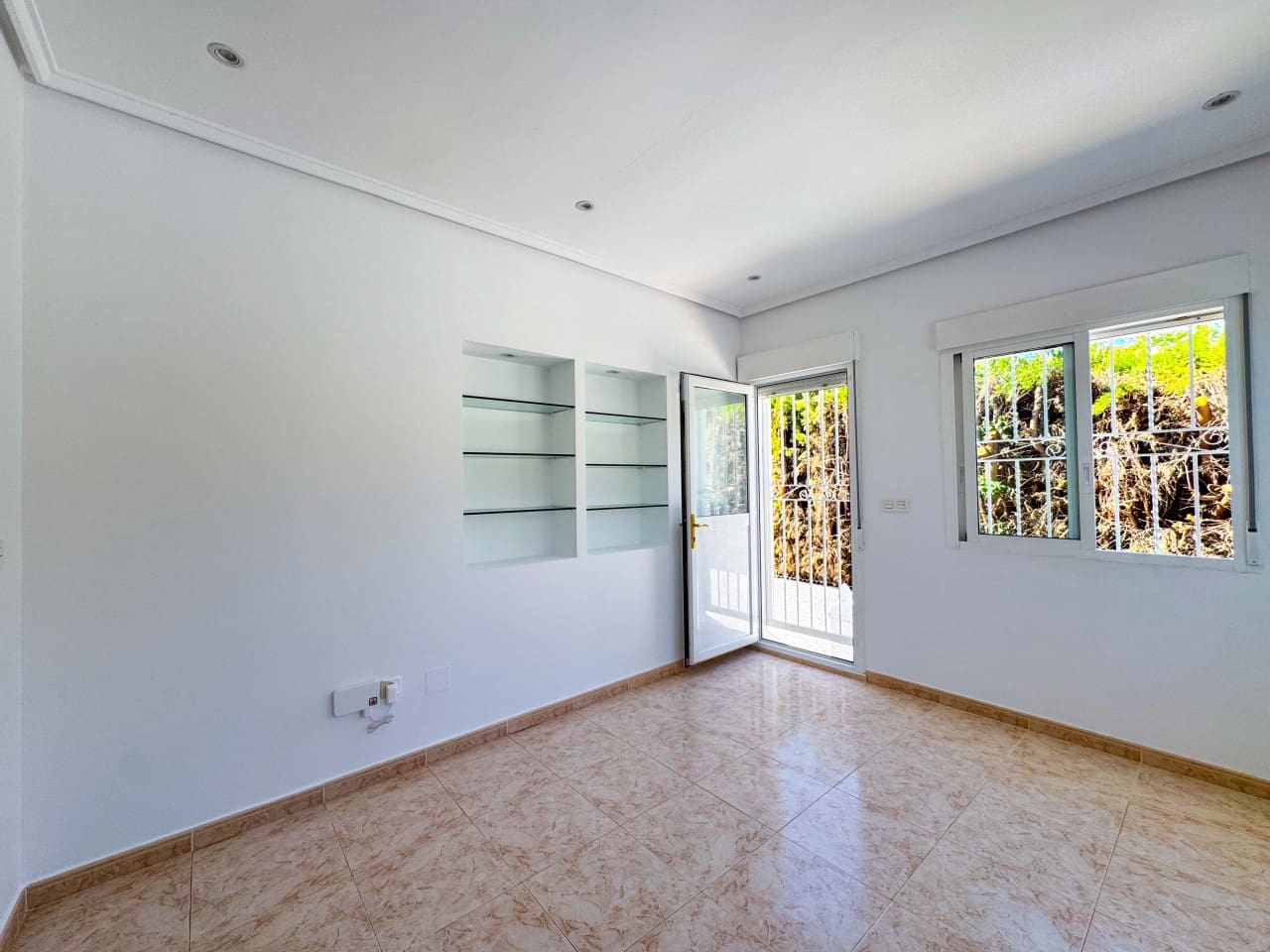 4 Zimmer Villa zu verkaufen in Ciudad Quesada mit Pool Garage - 439.000 € (Ref: 9238827)