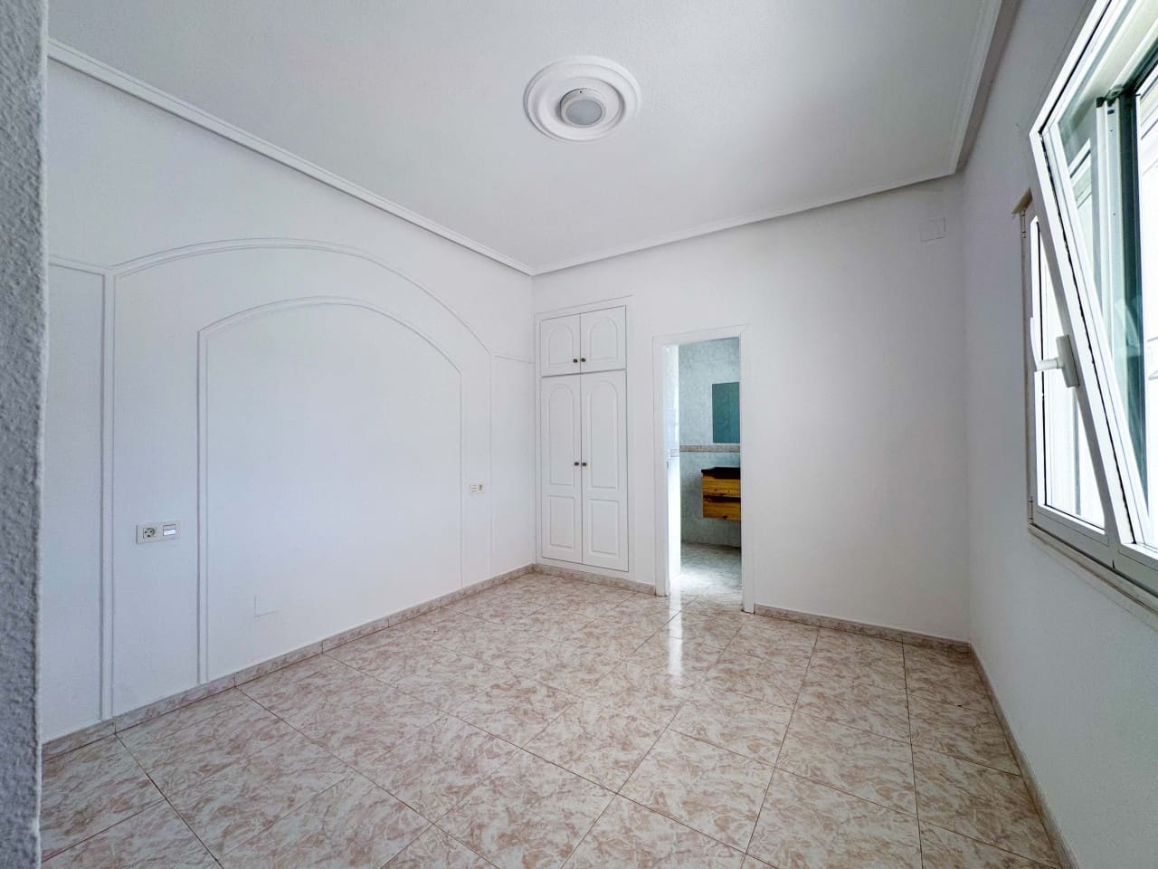 4 Zimmer Villa zu verkaufen in Ciudad Quesada mit Pool Garage - 439.000 € (Ref: 9238827)