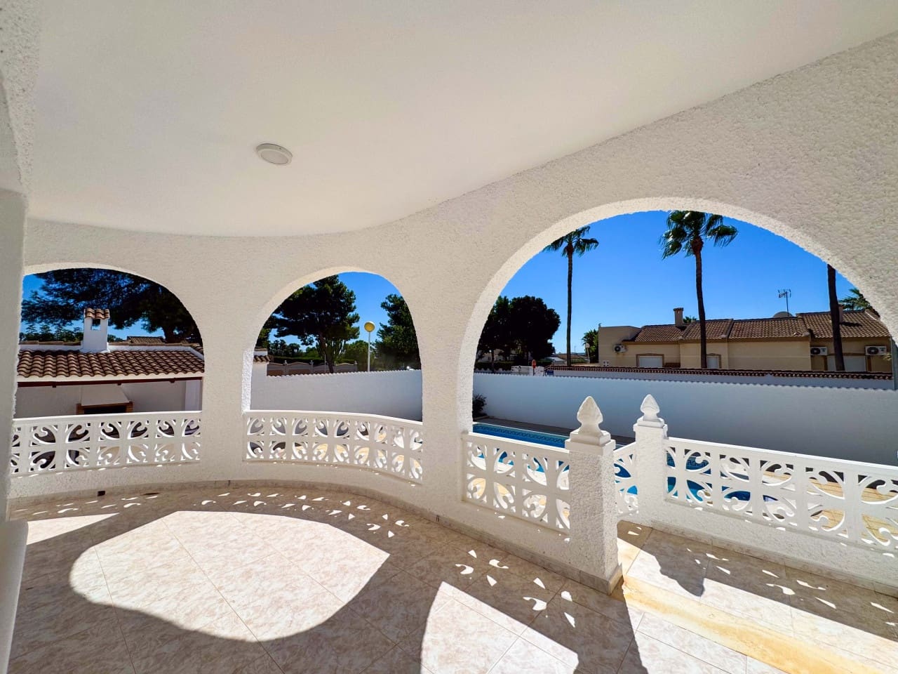 4 Zimmer Villa zu verkaufen in Ciudad Quesada mit Pool Garage - 439.000 € (Ref: 9238827)