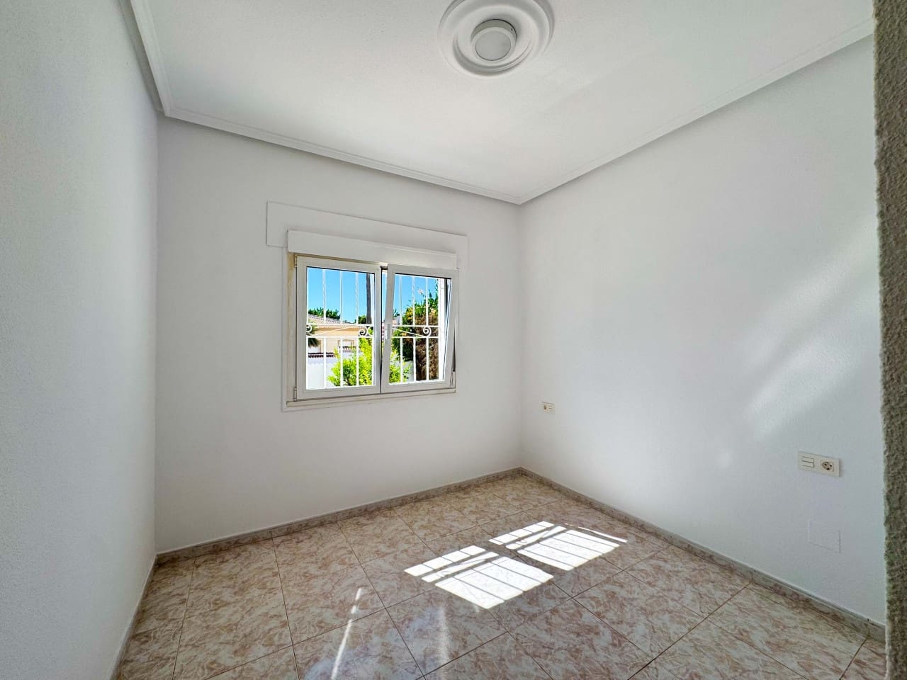 4 Zimmer Villa zu verkaufen in Ciudad Quesada mit Pool Garage - 439.000 € (Ref: 9238827)