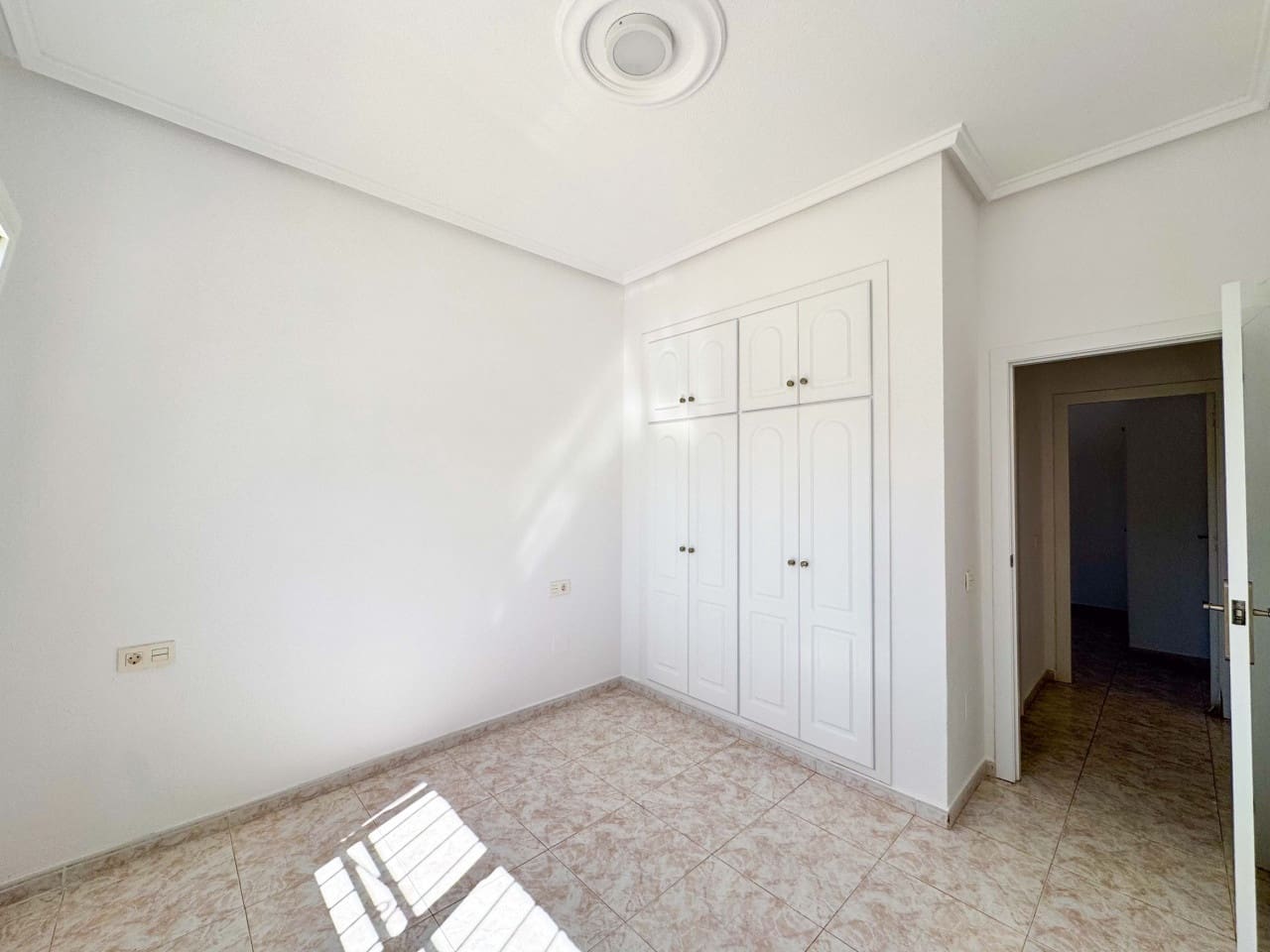 4 Zimmer Villa zu verkaufen in Ciudad Quesada mit Pool Garage - 439.000 € (Ref: 9238827)