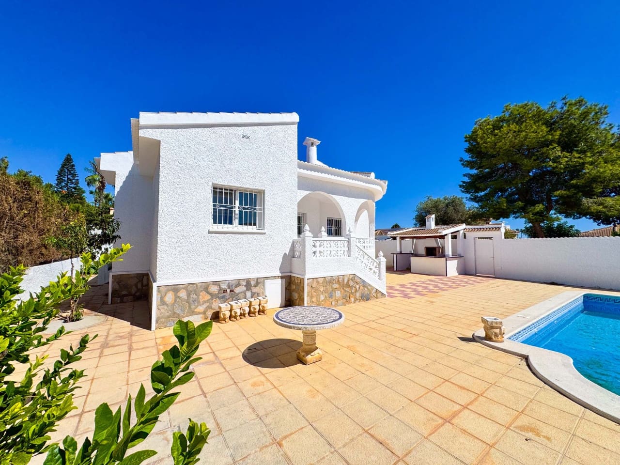 4 Zimmer Villa zu verkaufen in Ciudad Quesada mit Pool Garage - 439.000 € (Ref: 9238827)