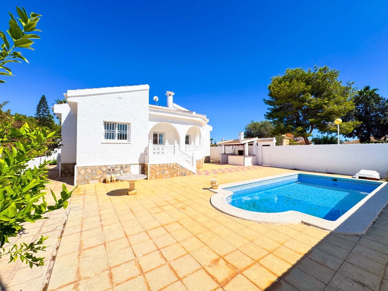 4 Zimmer Villa zu verkaufen in Ciudad Quesada mit Pool Garage - 439.000 € (Ref: 9238827)