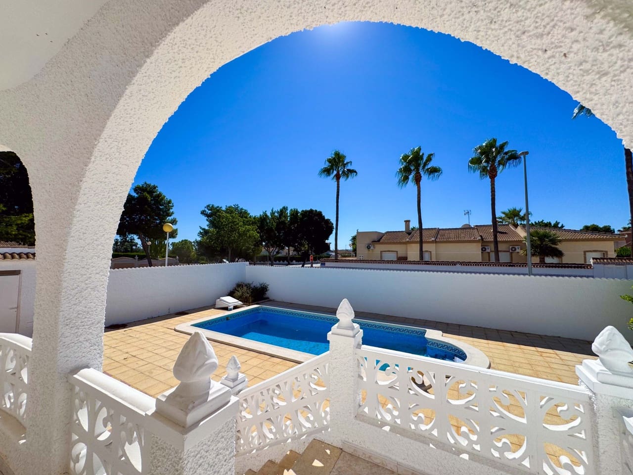 4 Zimmer Villa zu verkaufen in Ciudad Quesada mit Pool Garage - 439.000 € (Ref: 9238827)