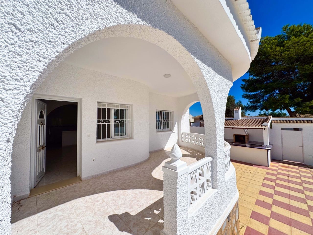 4 Zimmer Villa zu verkaufen in Ciudad Quesada mit Pool Garage - 439.000 € (Ref: 9238827)