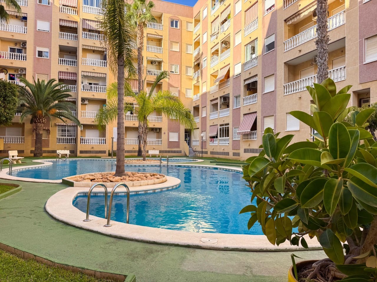 1 soverom Leilighet til salgs i Torrevieja med svømmebasseng - € 144 900 (Ref: 9263875)